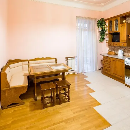 Do Lvova Apartment *